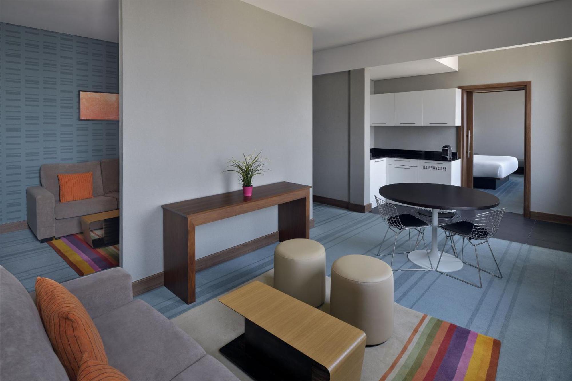 Aloft Dhahran Hotel Эль-Хубар Экстерьер фото